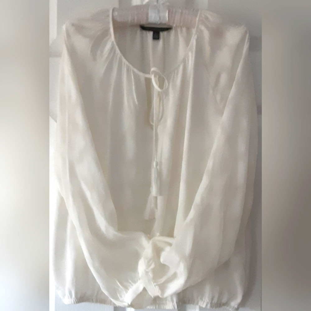 NWOT.. WHITE TIE SHEER SLEEVE BLOUSE  L